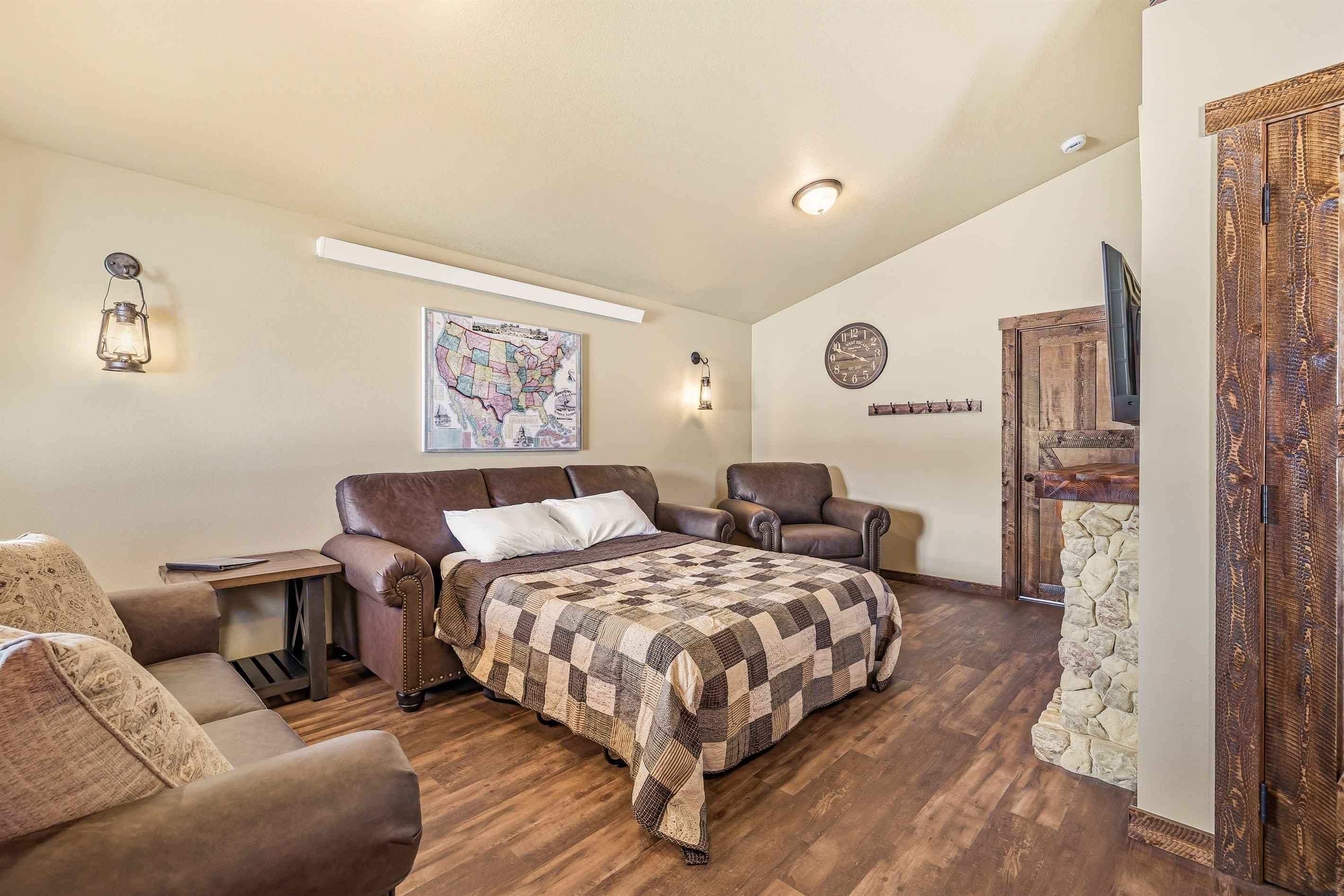 Town Hall Cabin gallery image