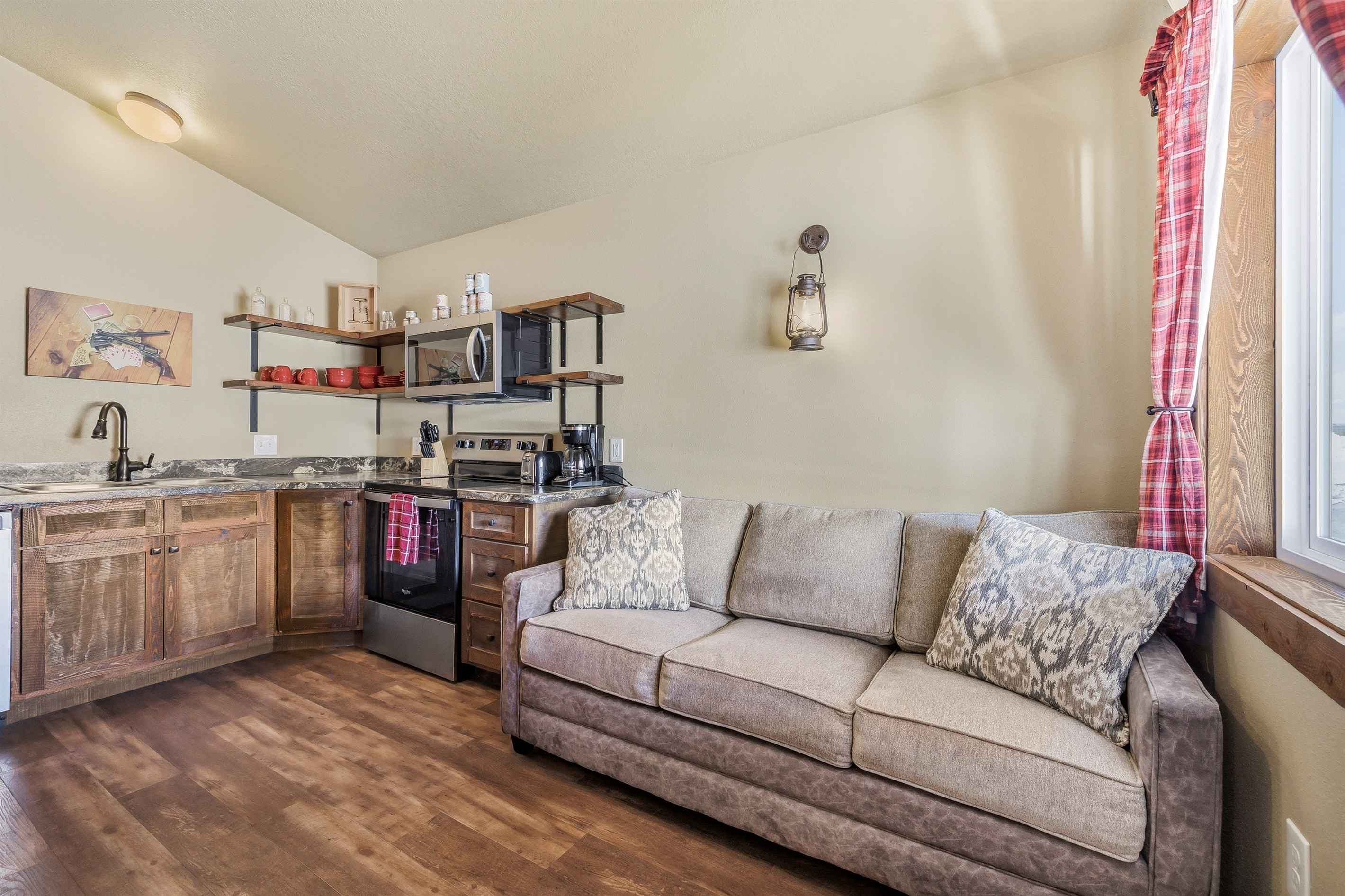 Saloon Cabin gallery image