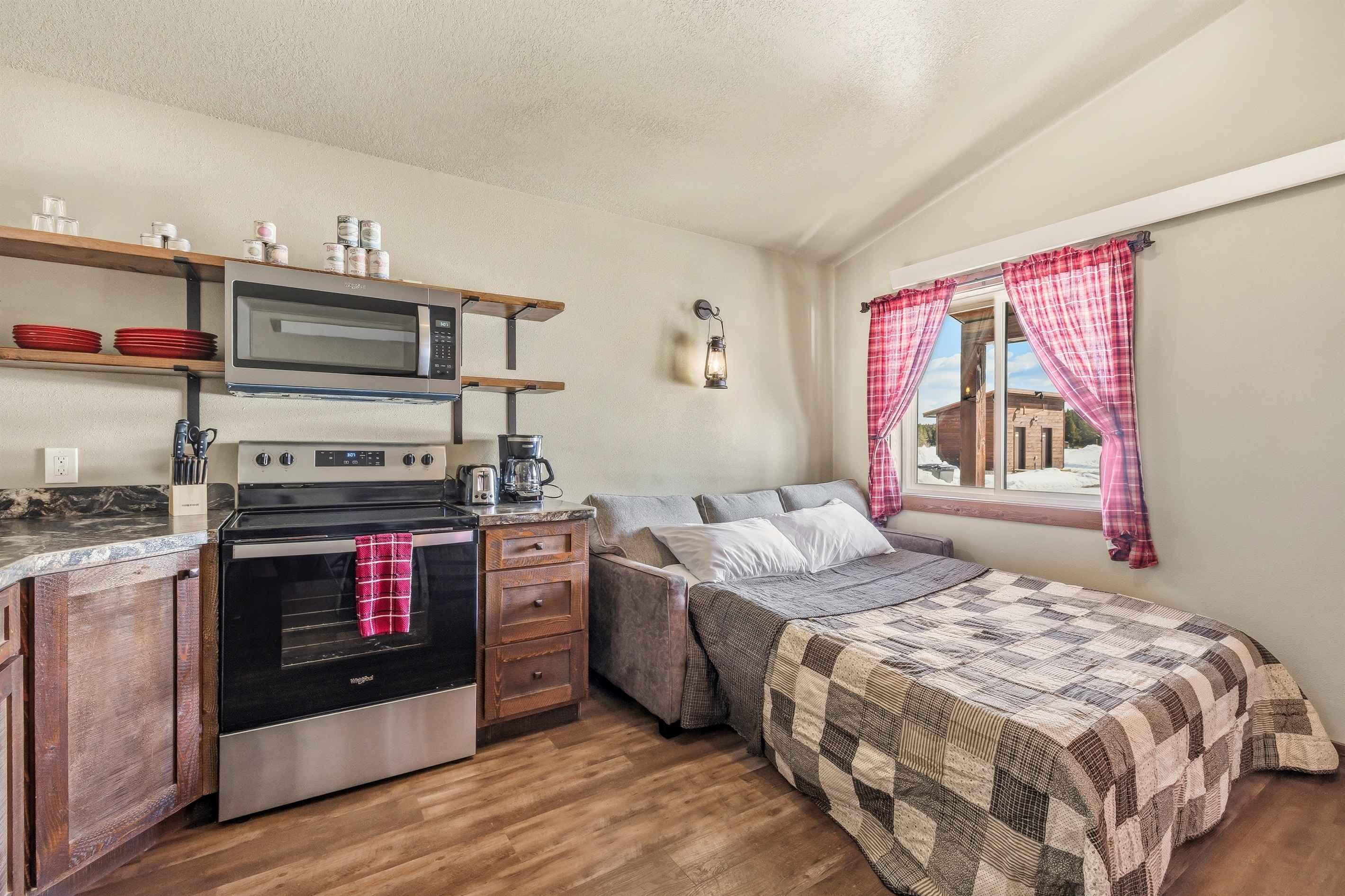 Saloon Cabin gallery image