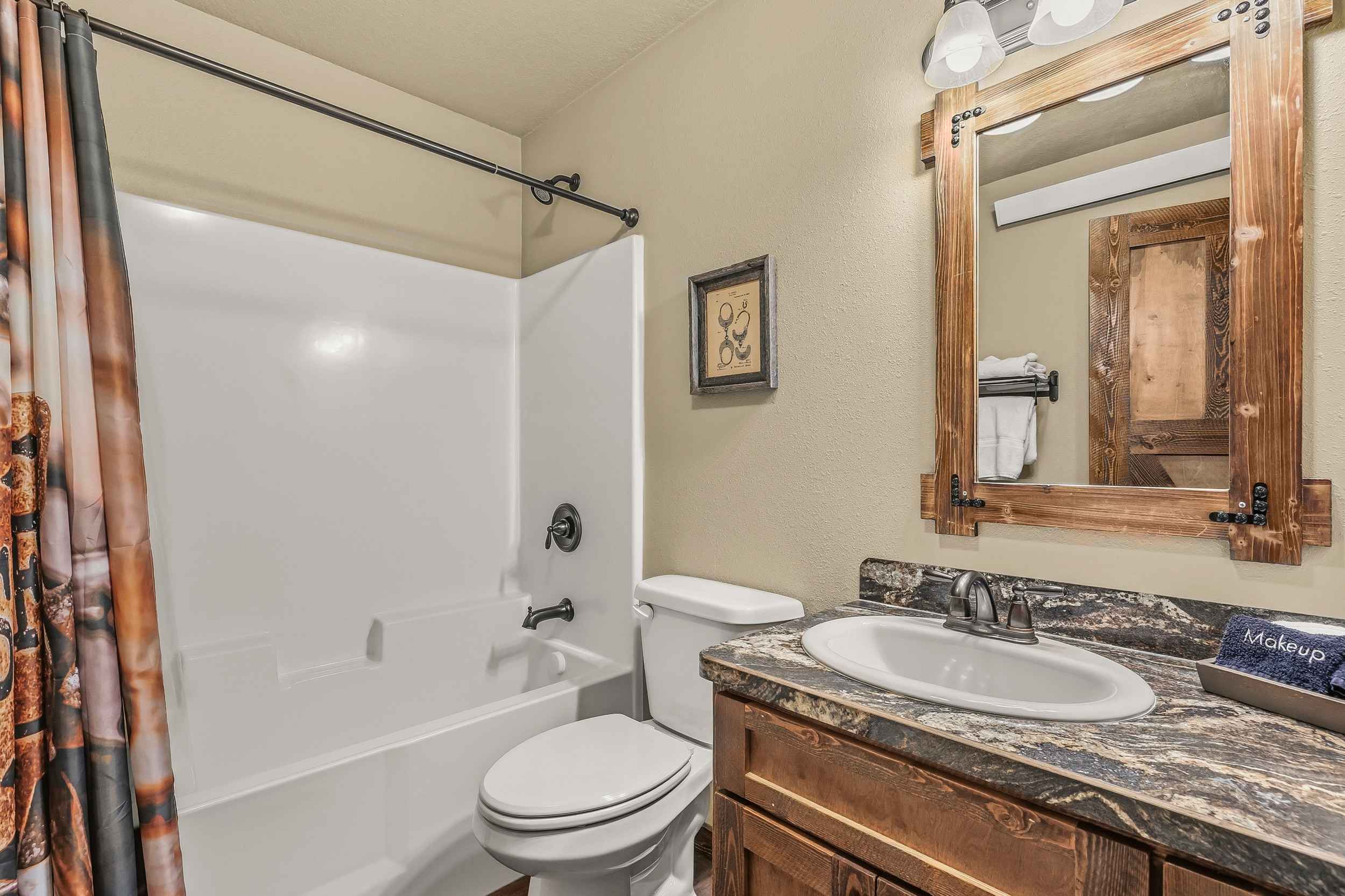 Sheriff's Office Cabin gallery image