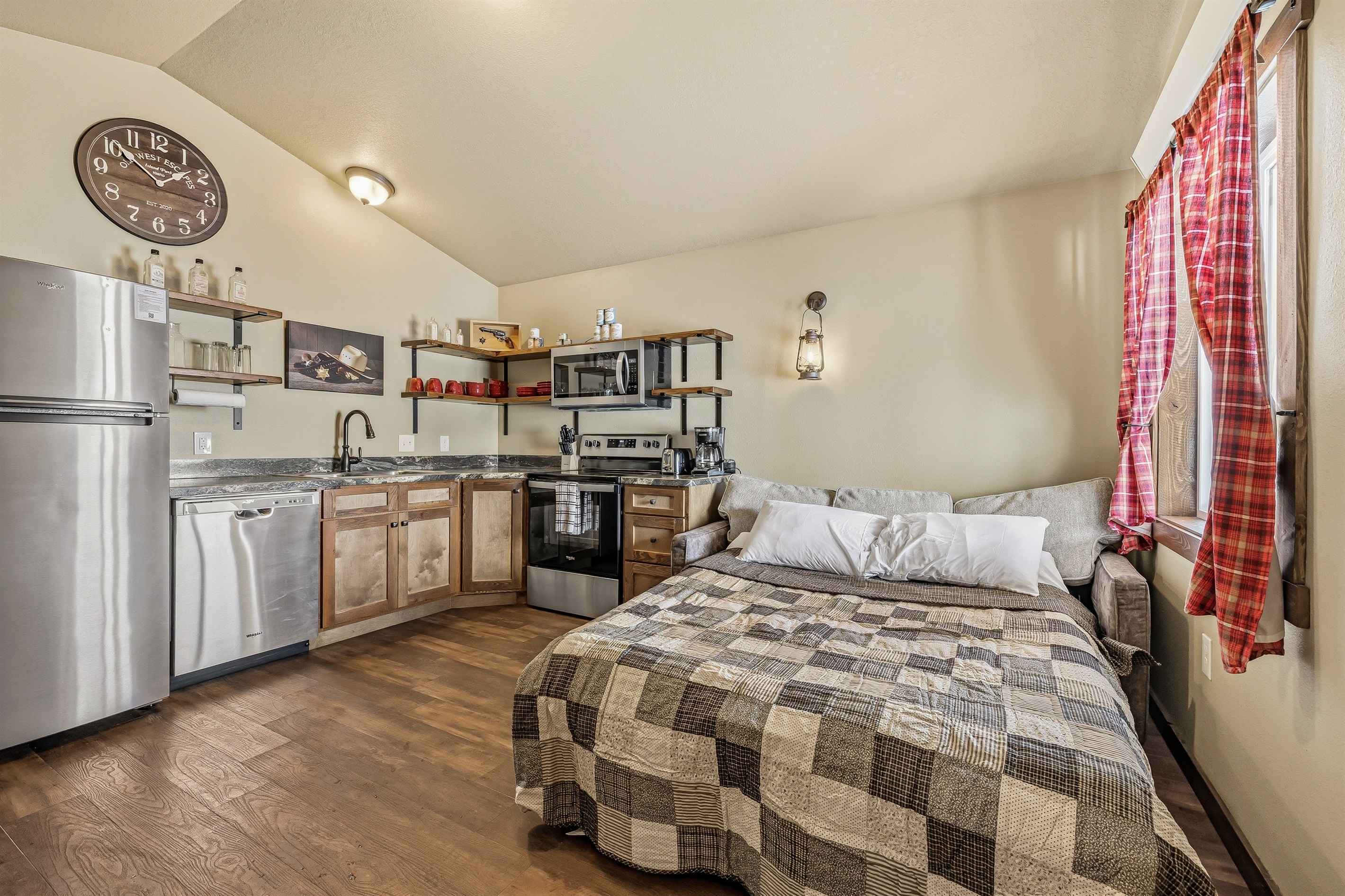 Sheriff's Office Cabin gallery image